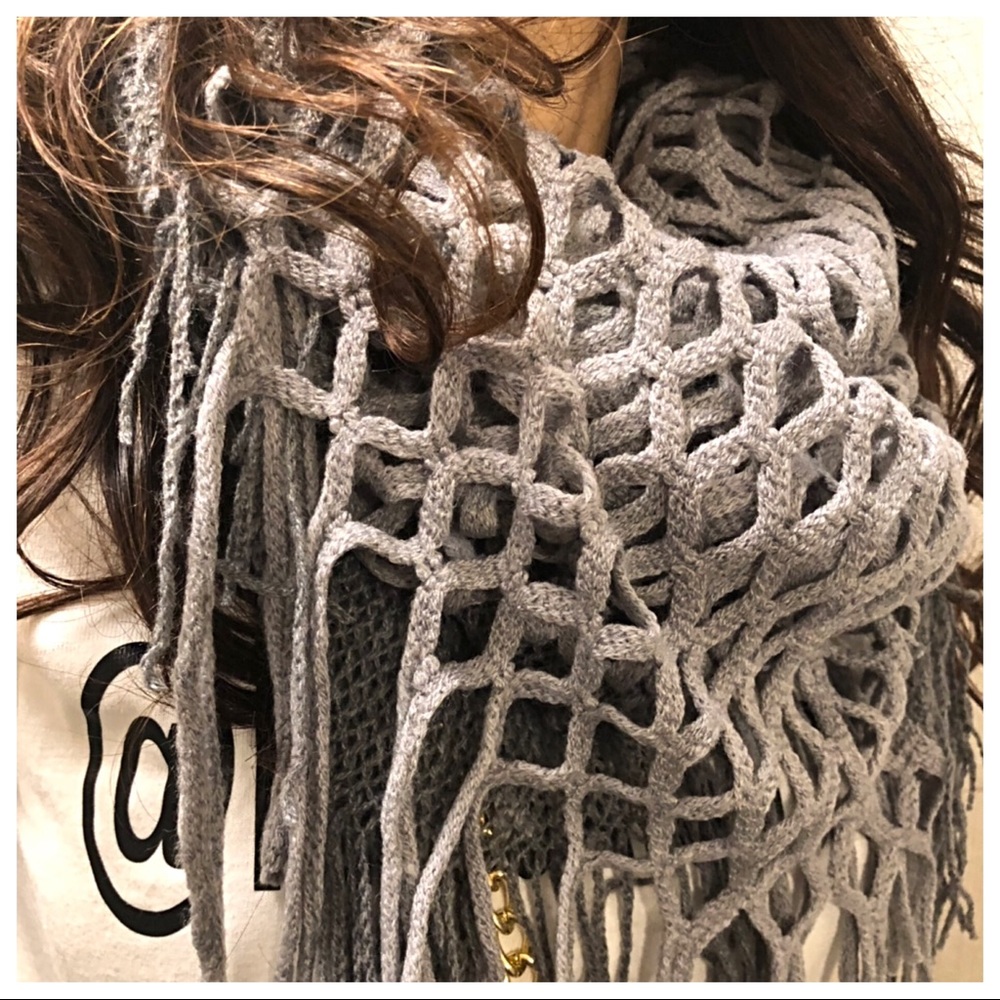 ✨LAST ONE ✨Grey fringe infinity scarf - Picture 4 of 5